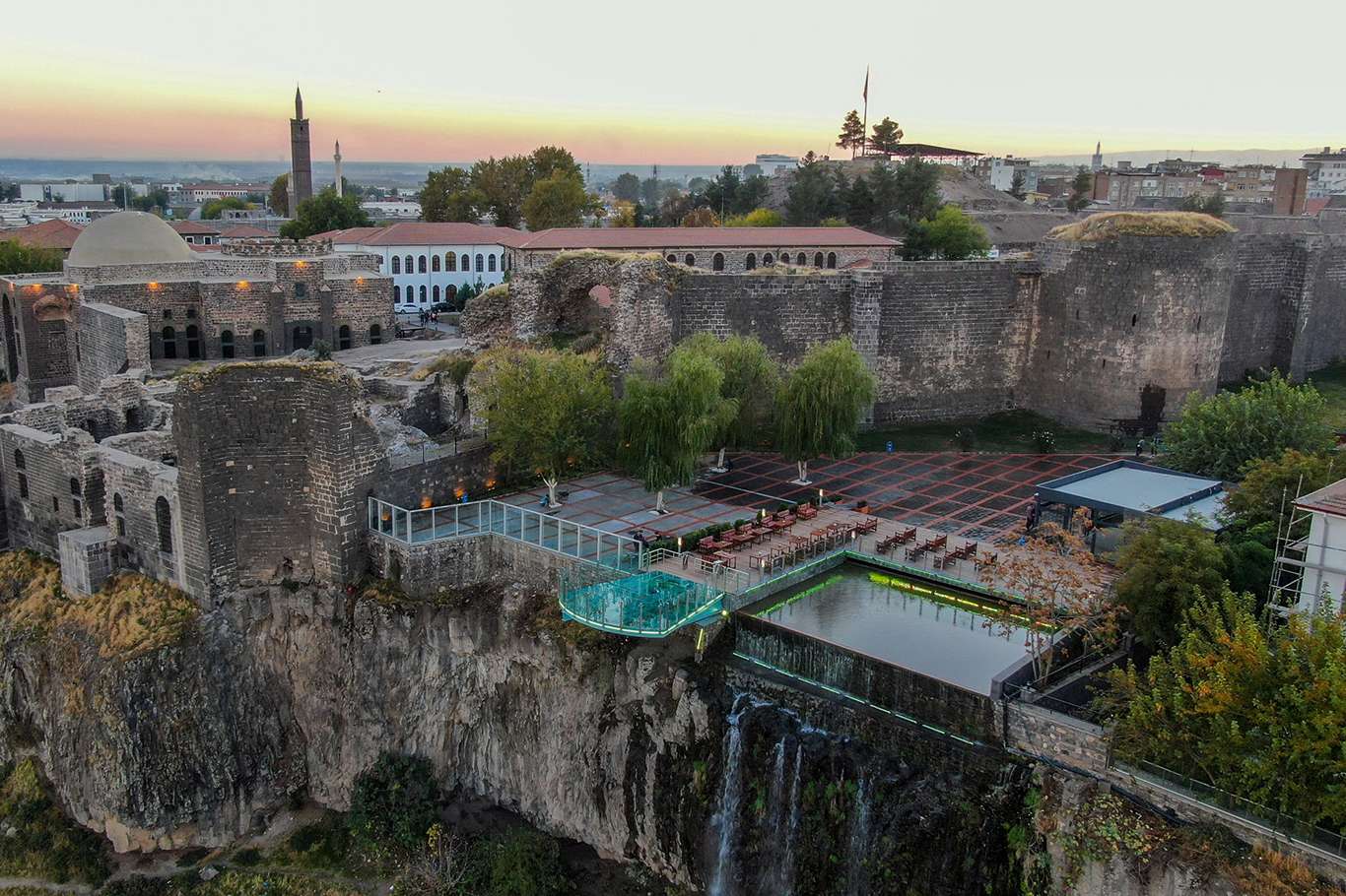 Cam Teras Cafe - DBB Sosyal Tesisler